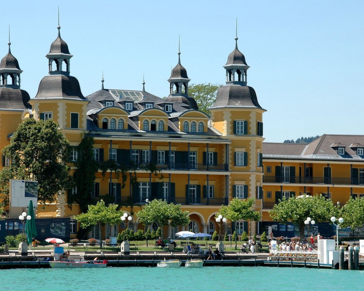 Дом на набережной