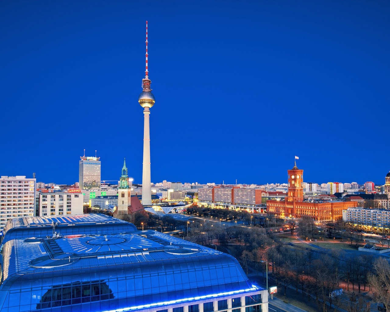 Городской пейзаж с телебашней