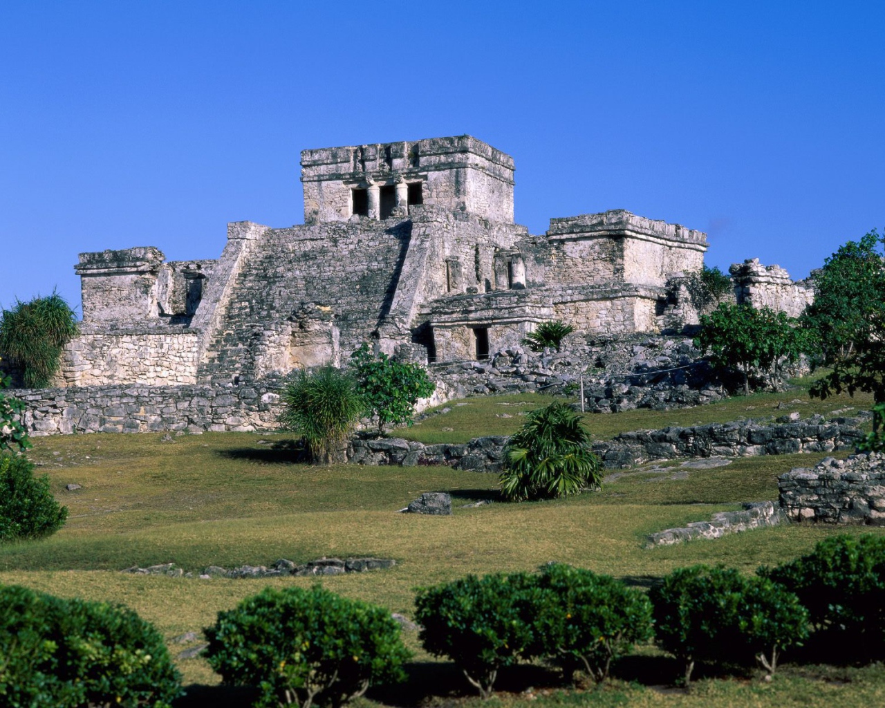 Развалины древнего замка
