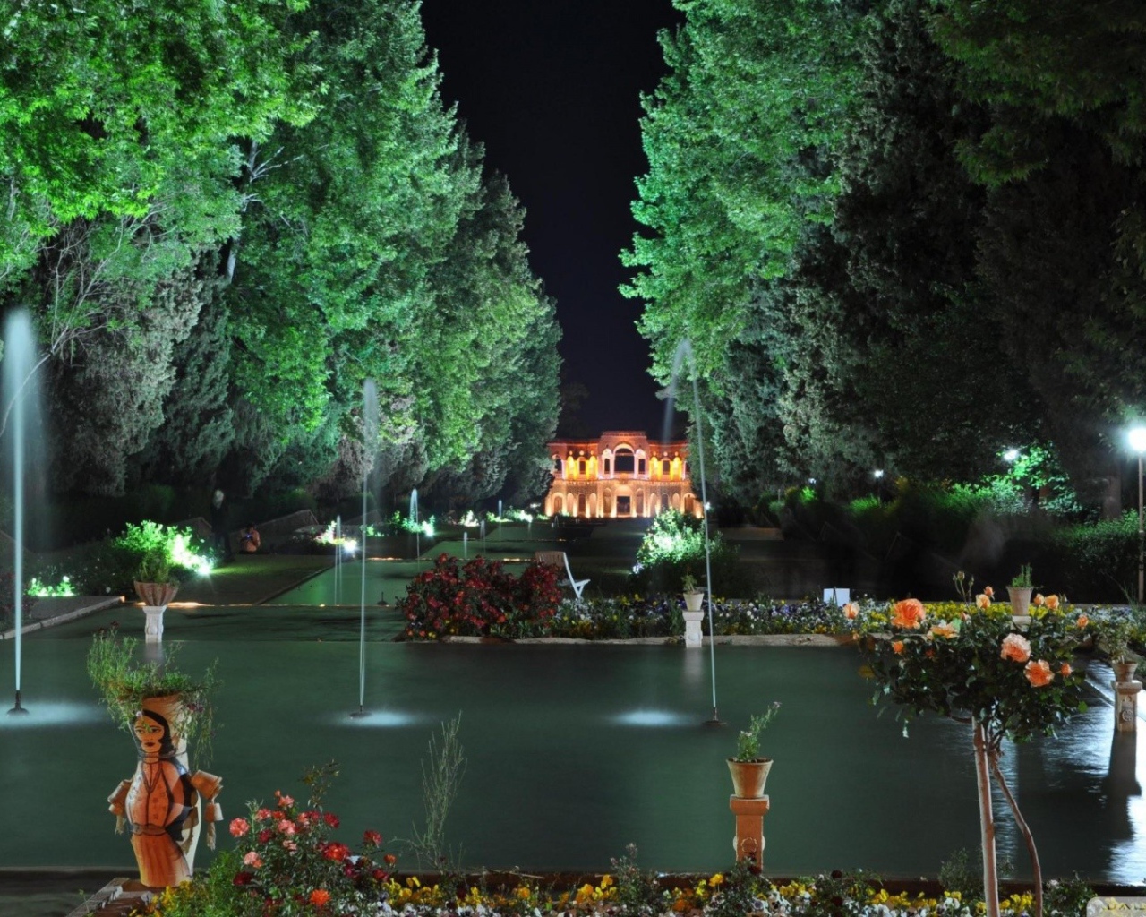 Дворец принца ночью