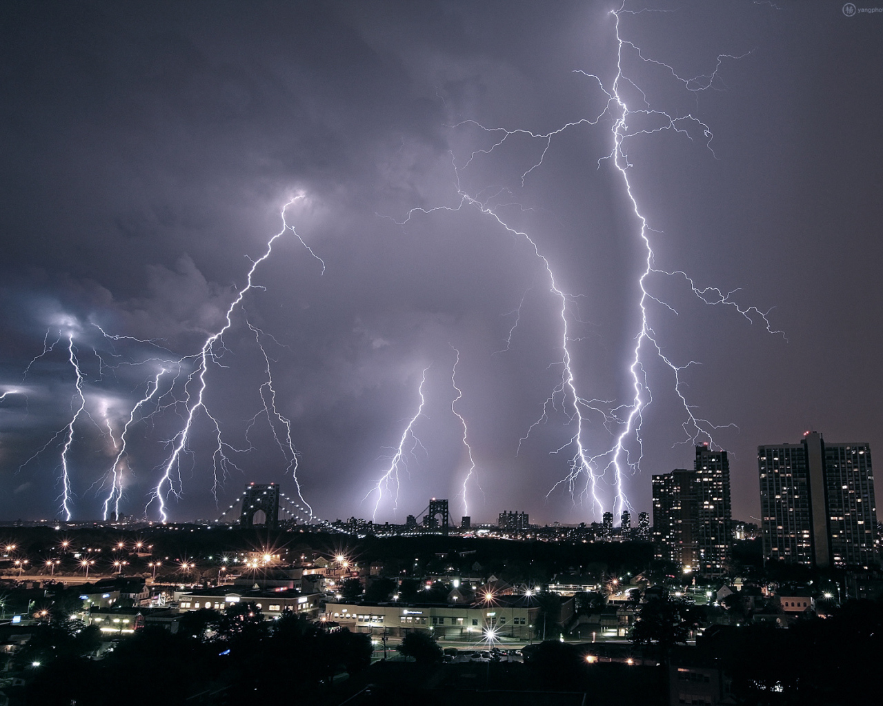 Гроза над городом
