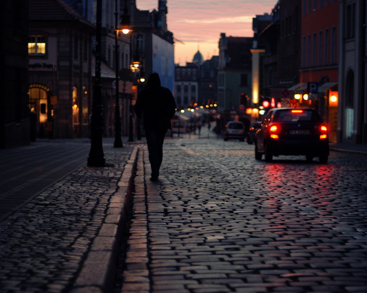 Улица вымощена камнем