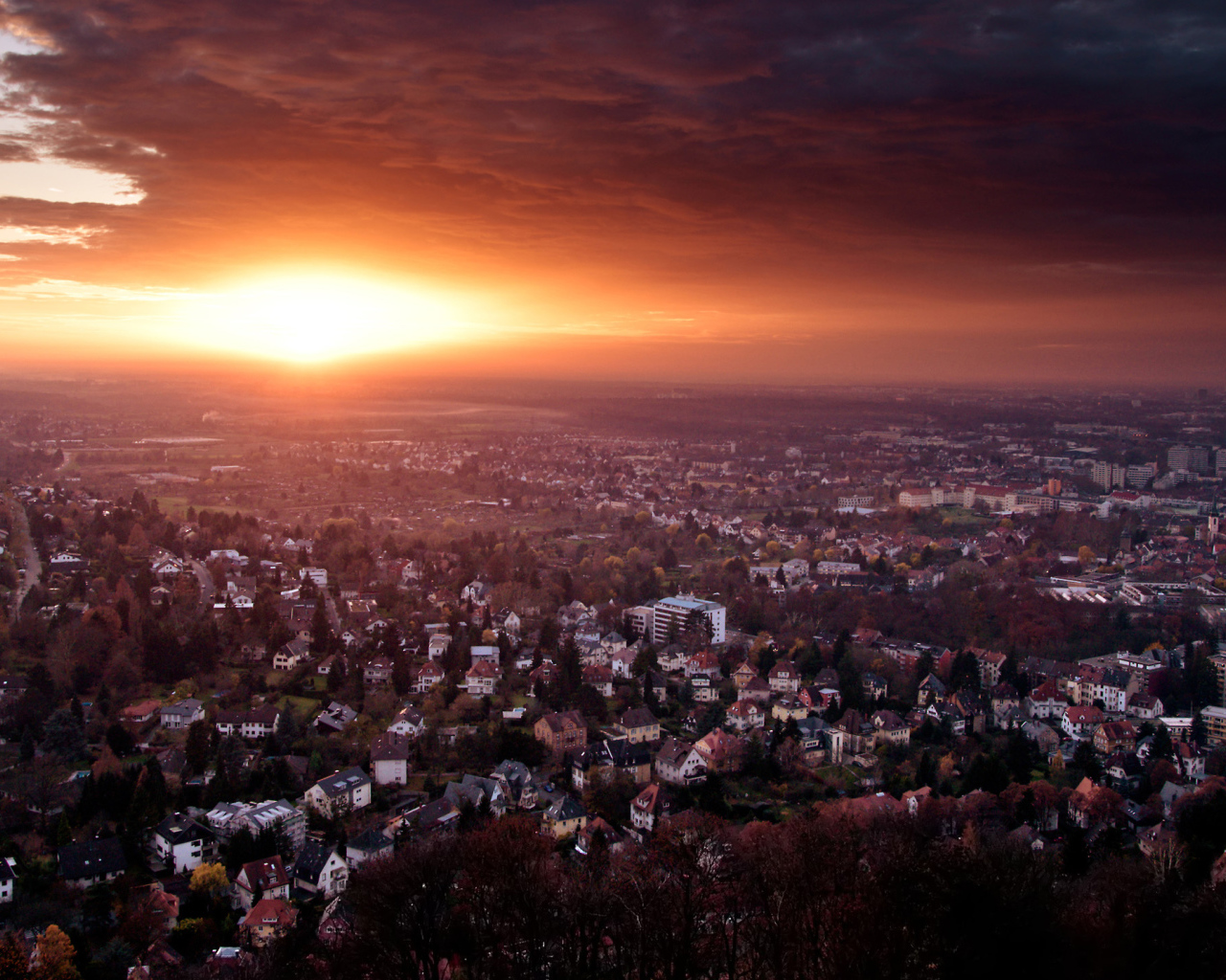 Закат над городом