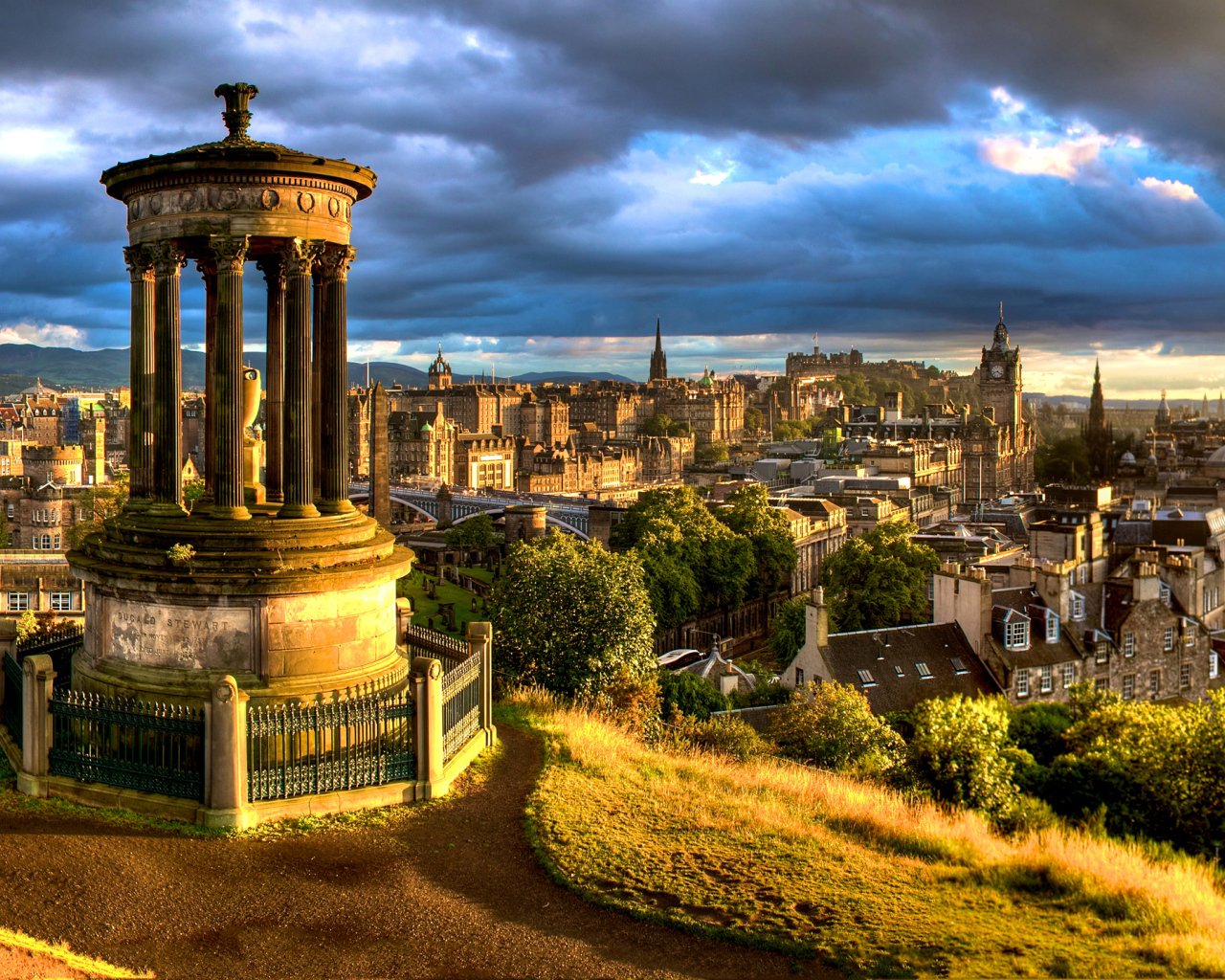 Старинный памятник на горе