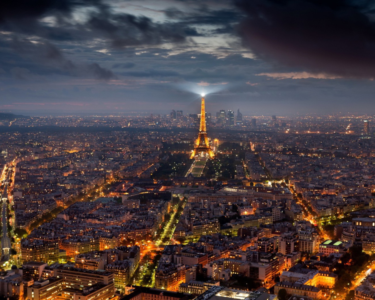 Центр Парижа ночью