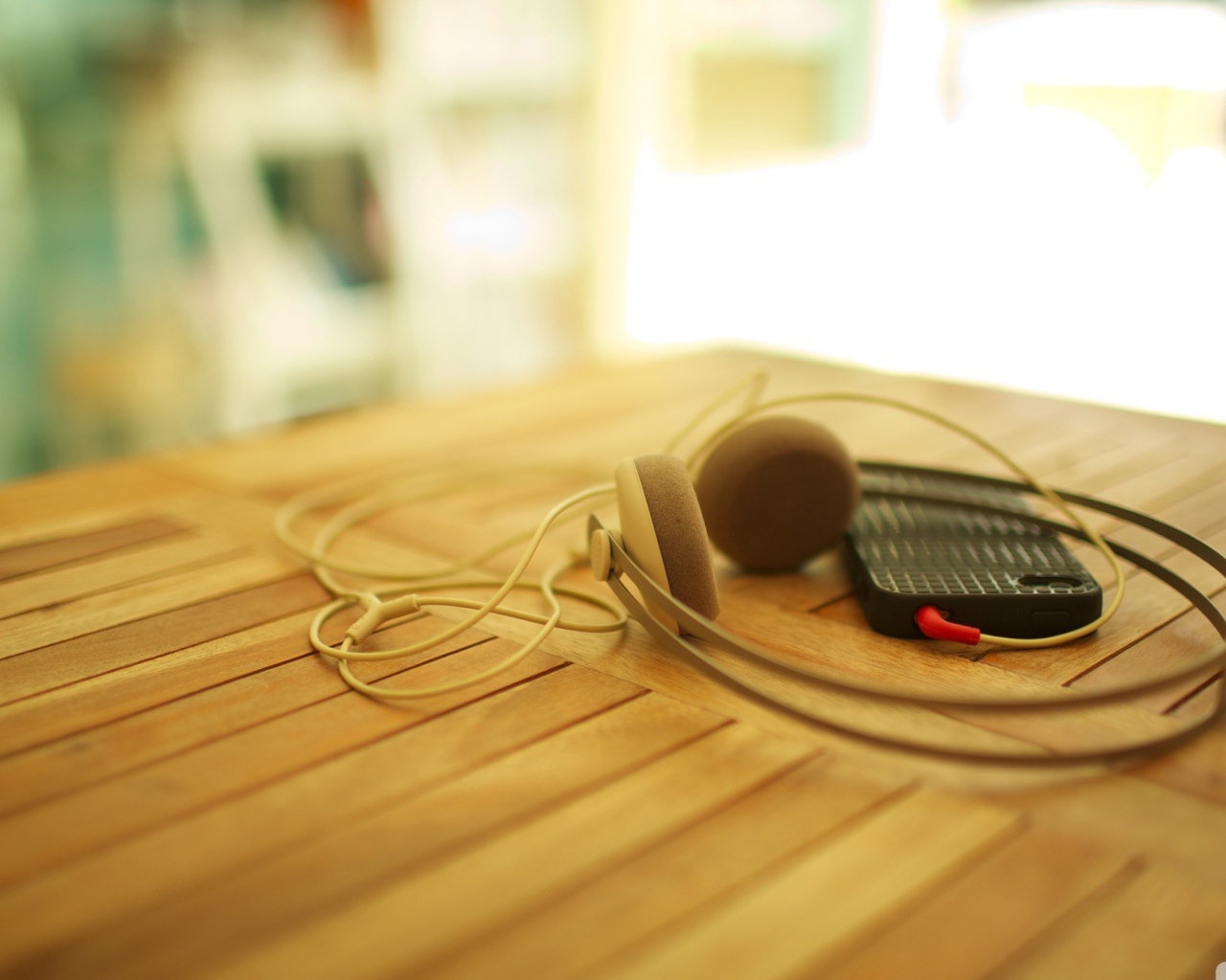 Айфоне с наушниками