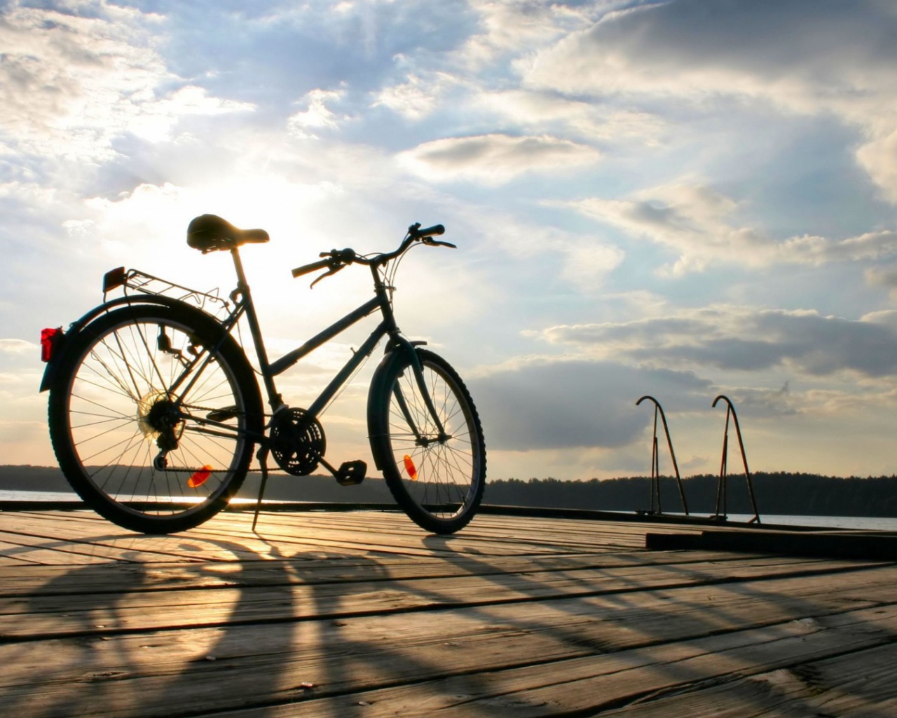 Велосипед на набережной