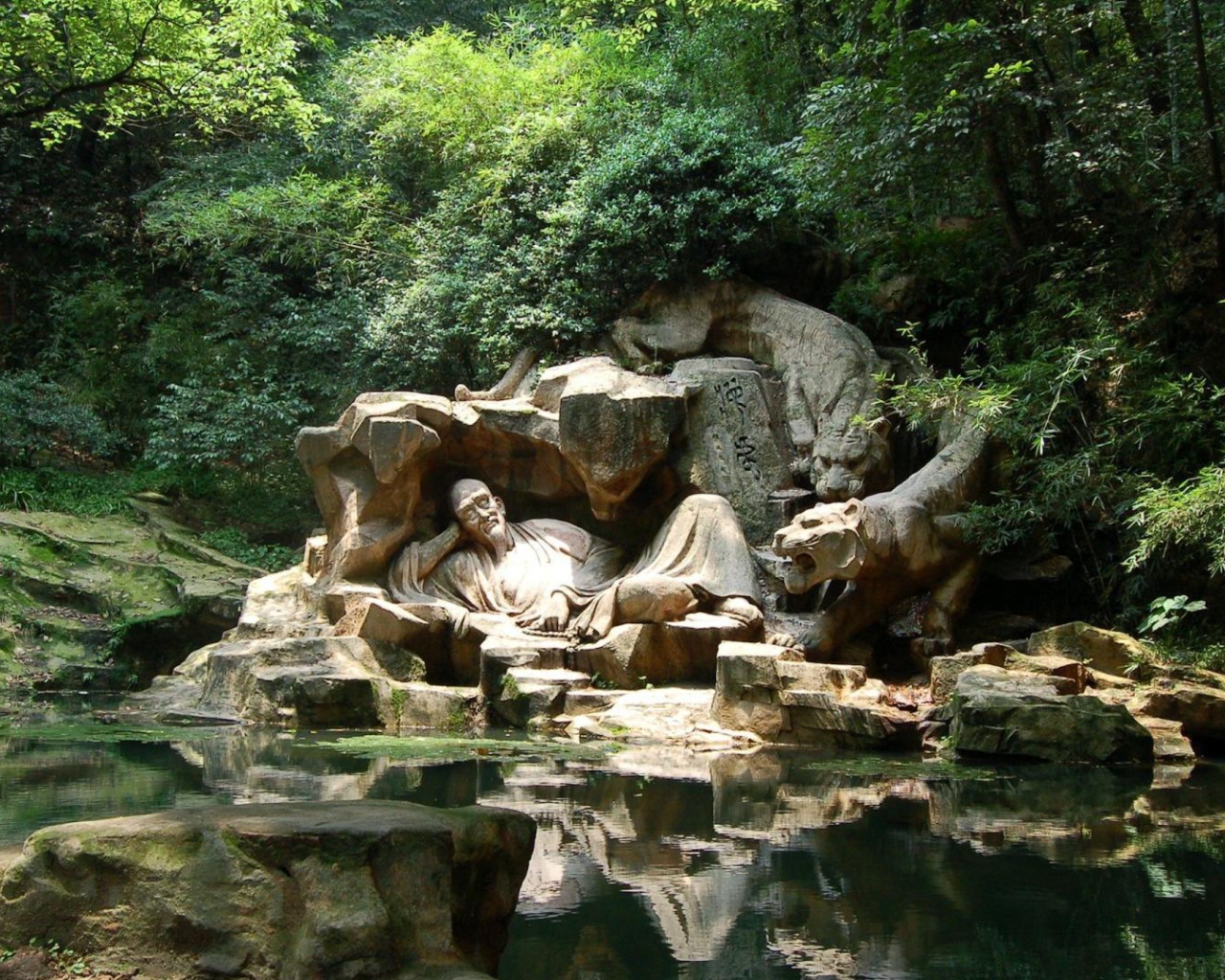 Будда у озера