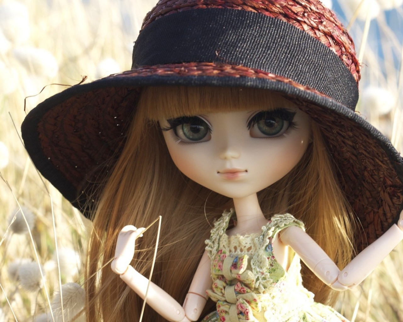 Кукла в шляпе