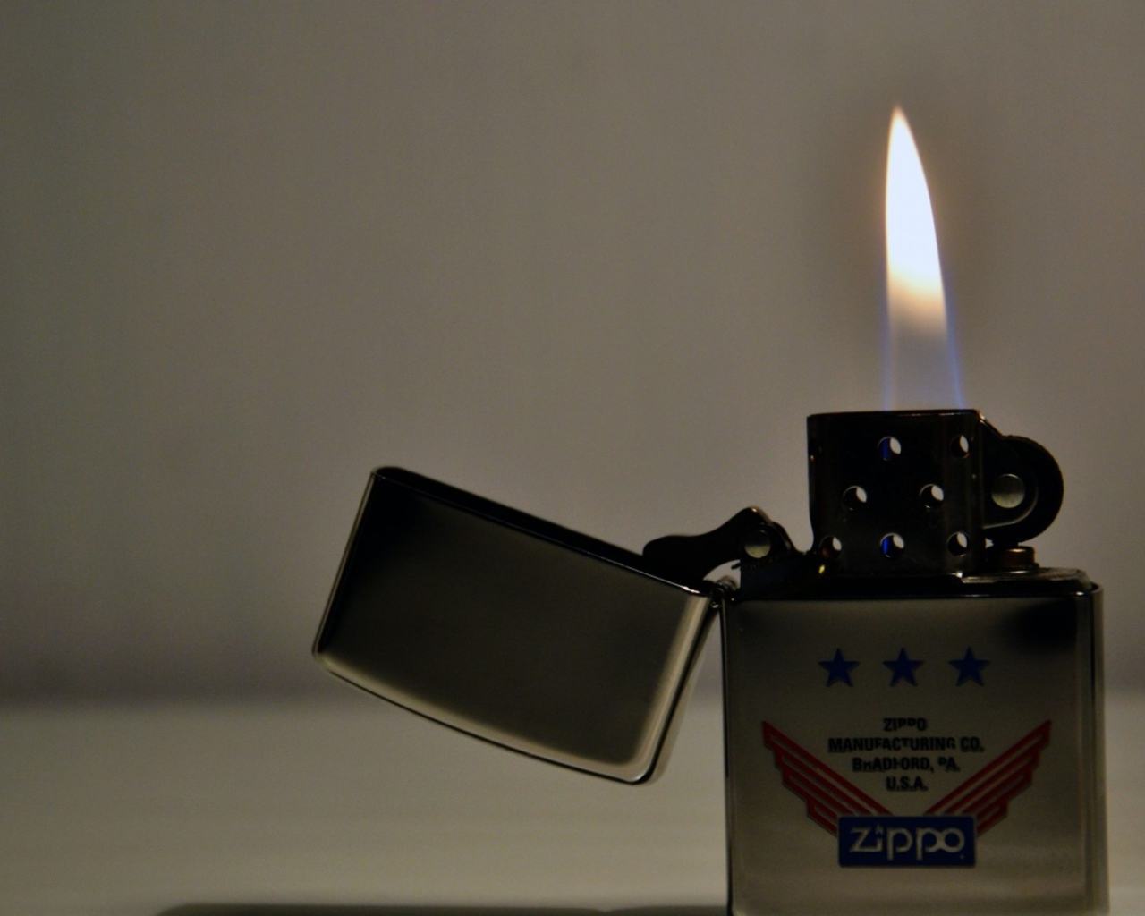 Пламя зажигалки