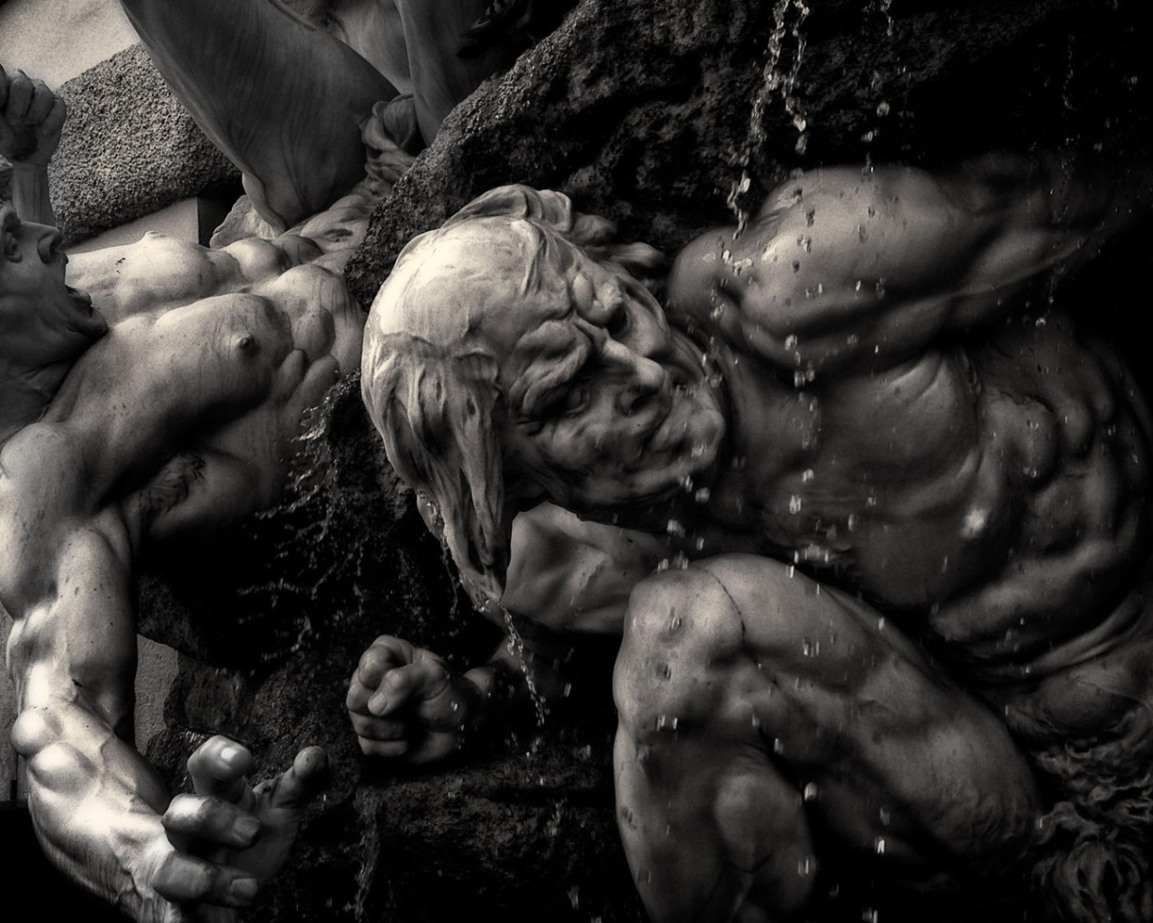 Mускулистые скульптуры