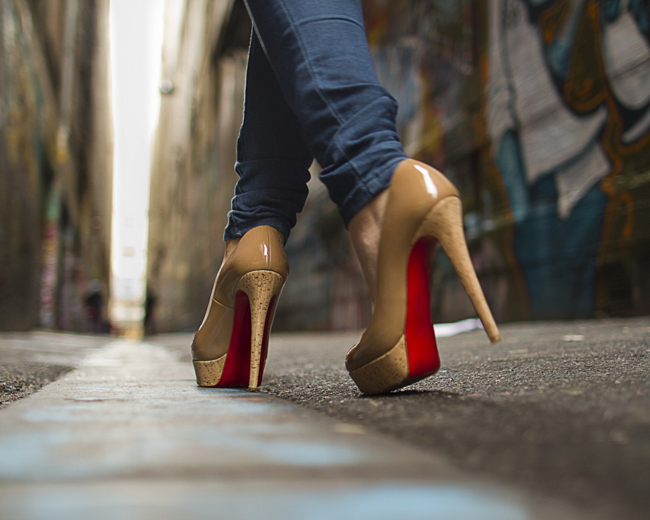 Туфли на высоких каблуках