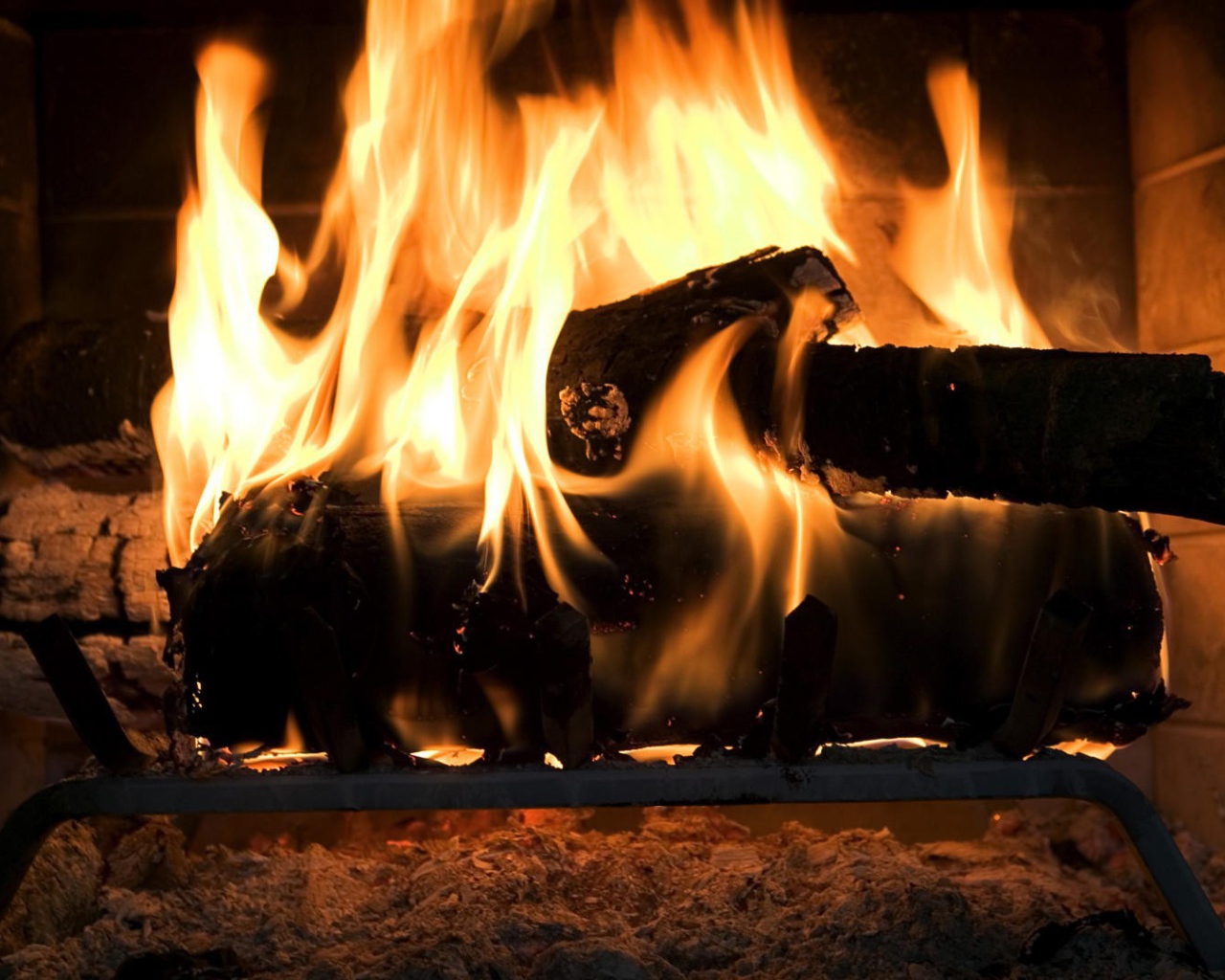 Огонь в камине