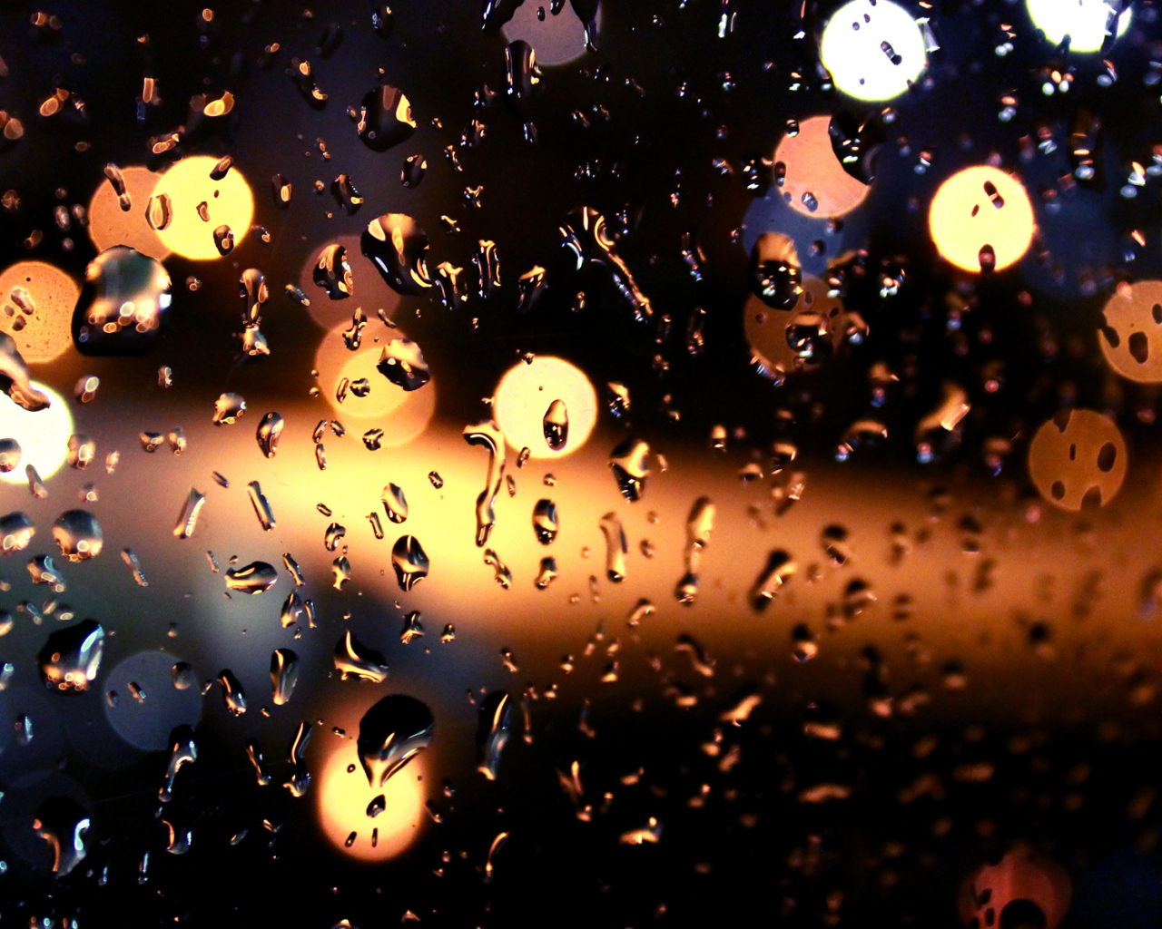 Блики на мокром стекле