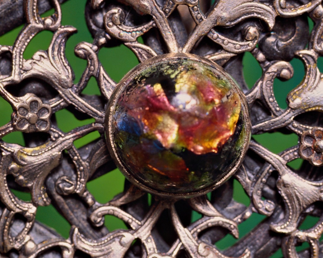 Узор из металла