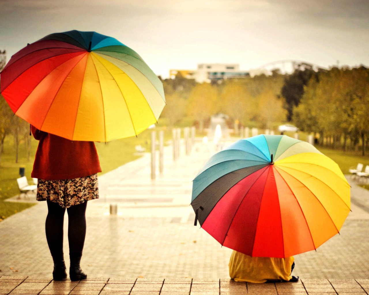 Двое с зонтами