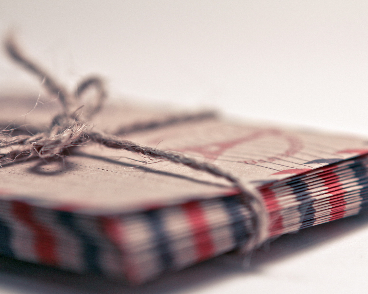 Конверты перевязанные веревкой