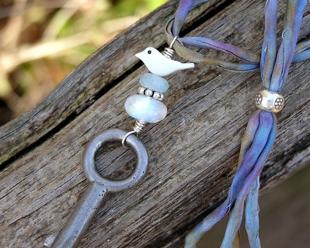 Брелок на ключе