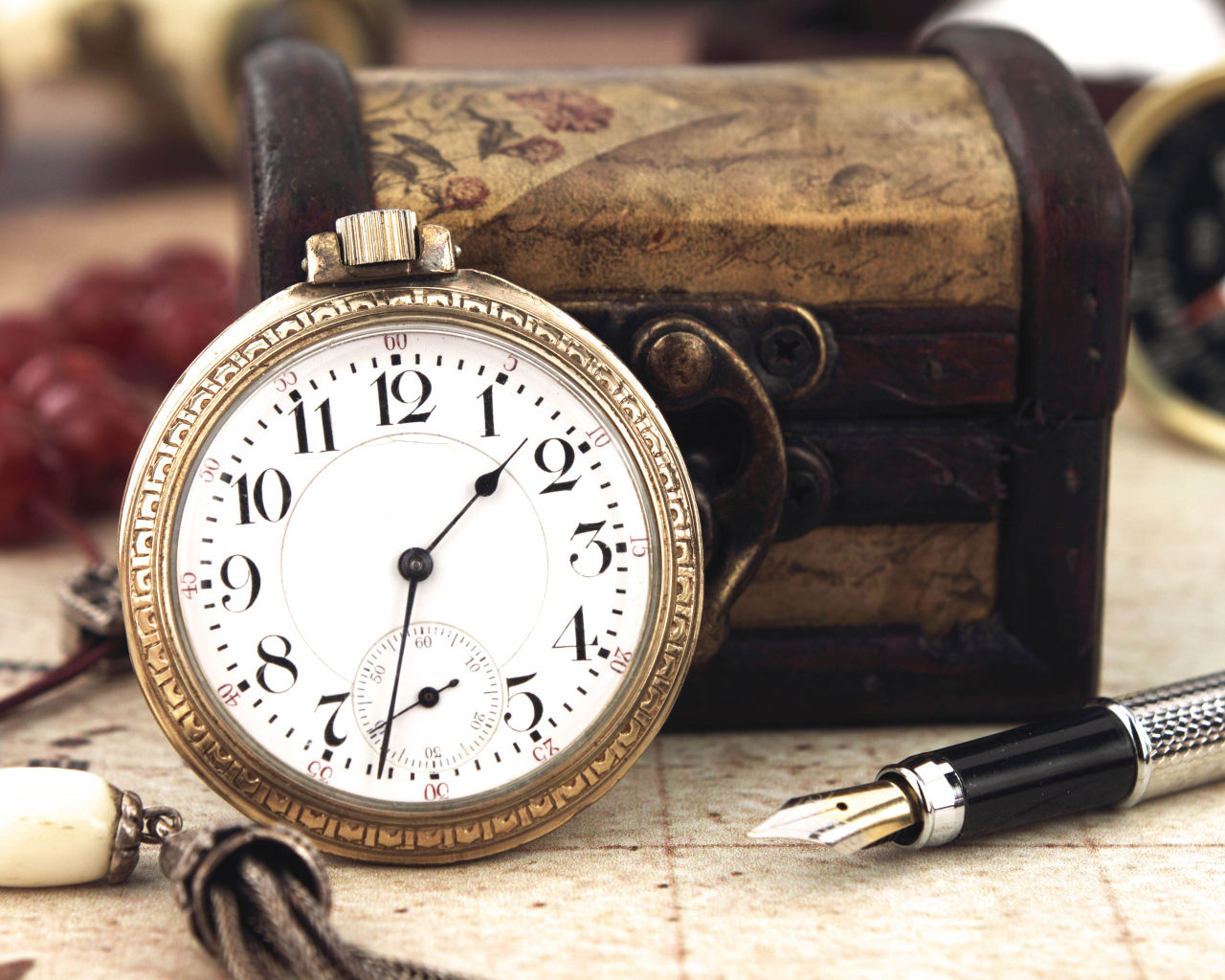 Карманные часы и шкатулка