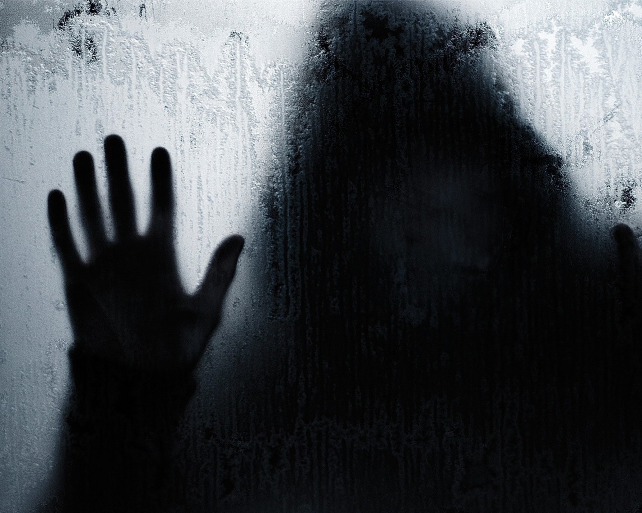 Человек за стеклом