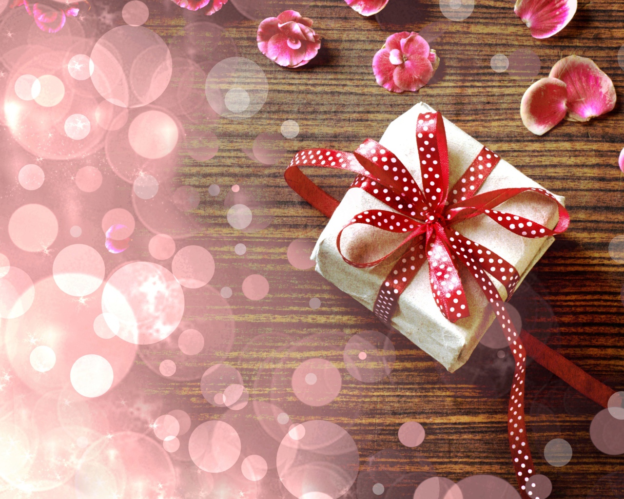 Обвязанный лентой подарок