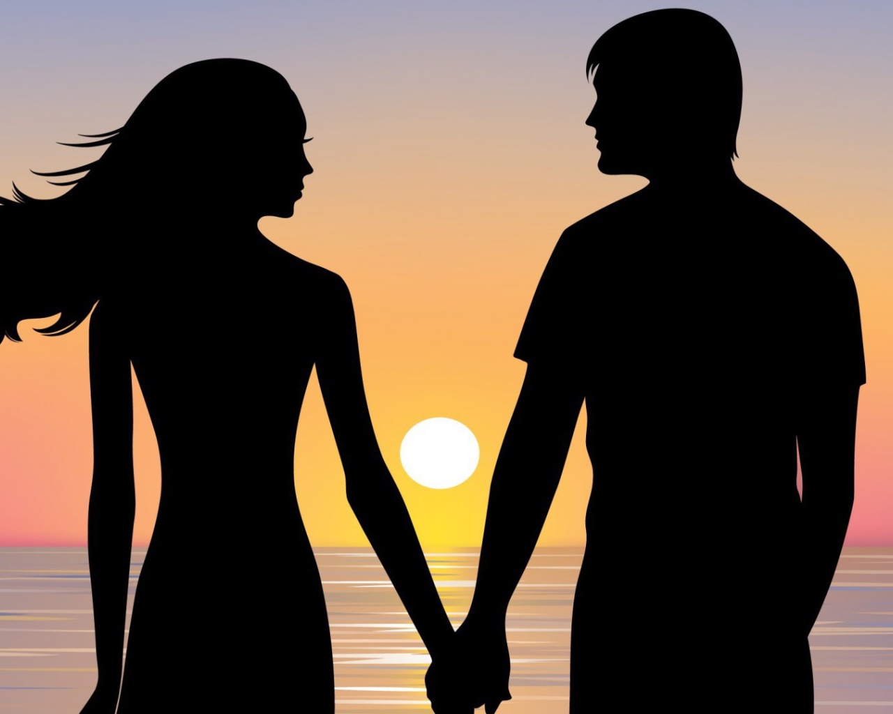 Влюблённая пара на берегу