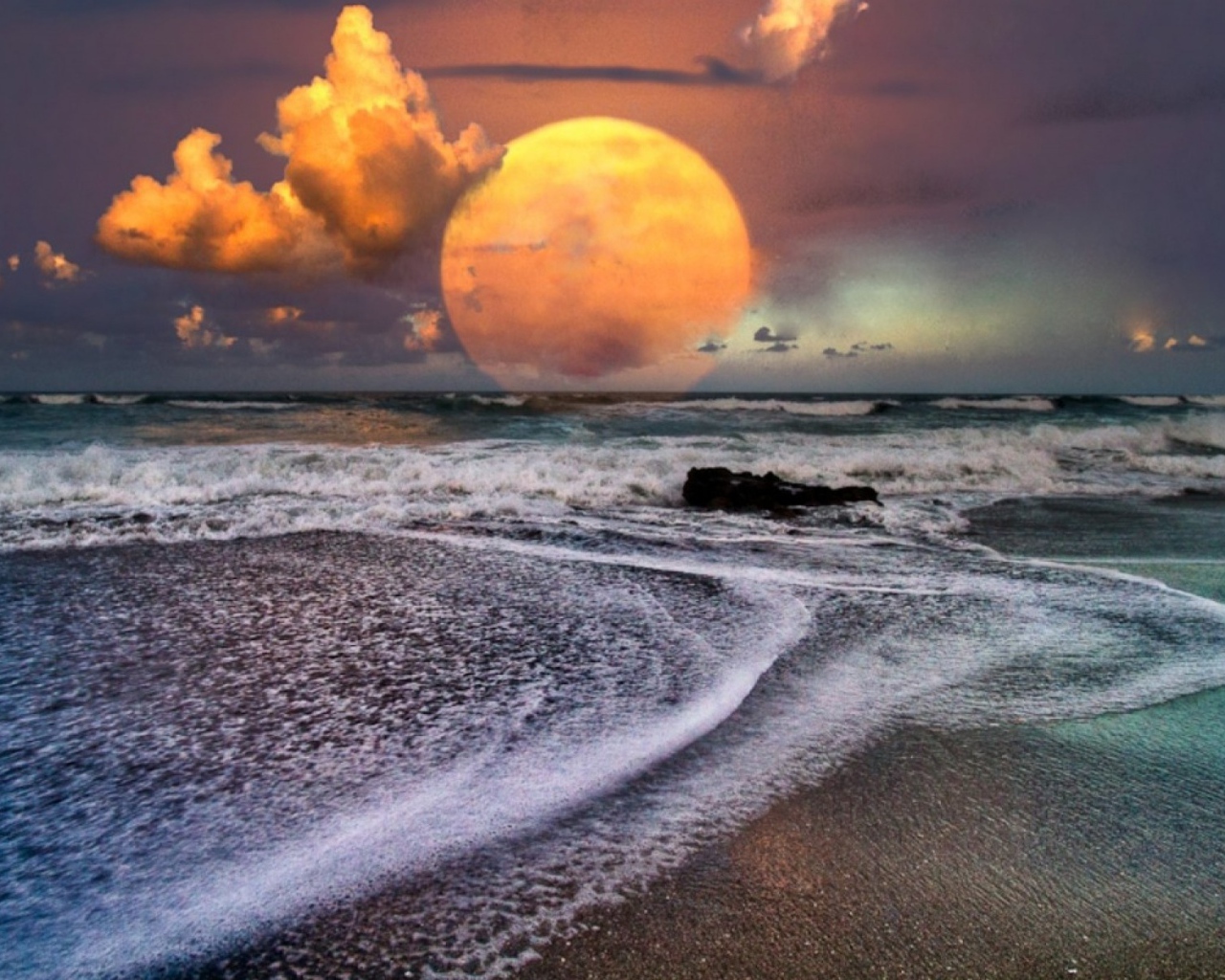 Большая желтая планета