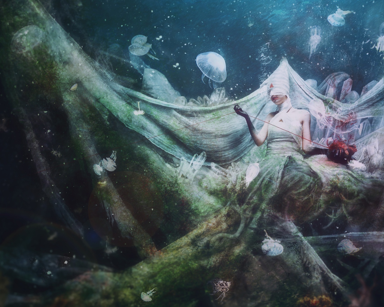 Девушка под водой