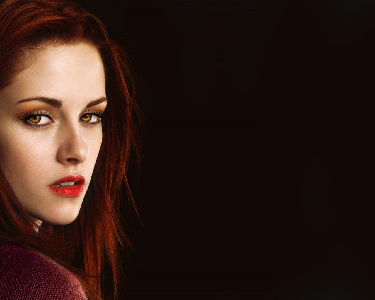 Рыжая девушка вампир