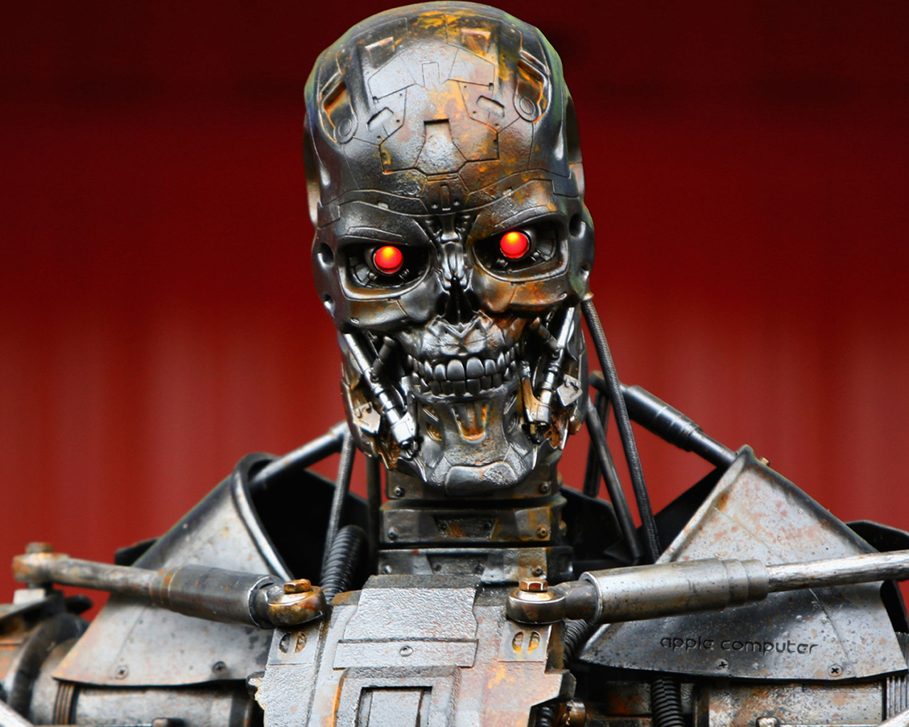 Терминатор на красном фоне