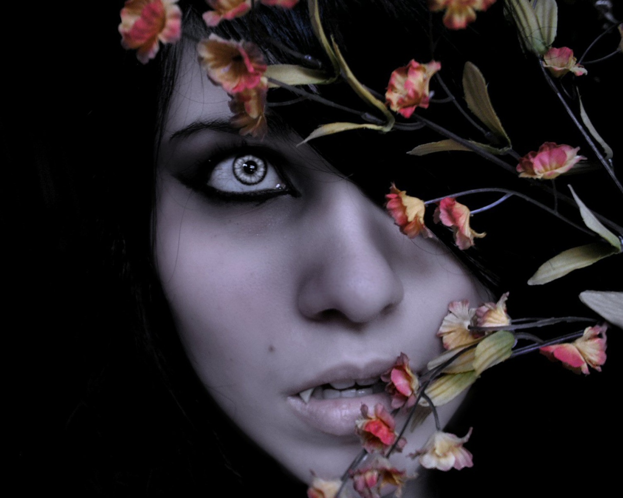 Вампир девушка в цветах