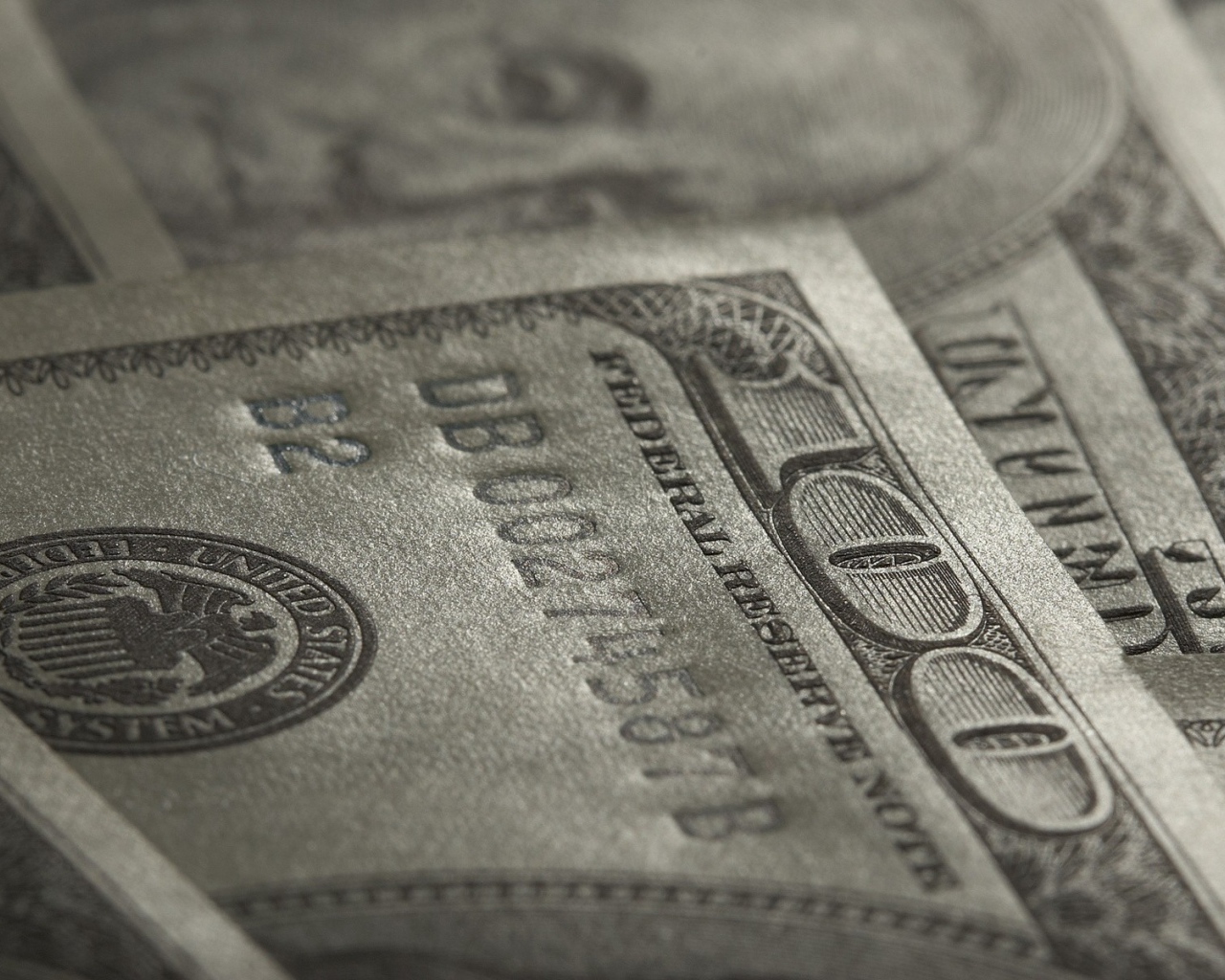 Сто долларов вблизи