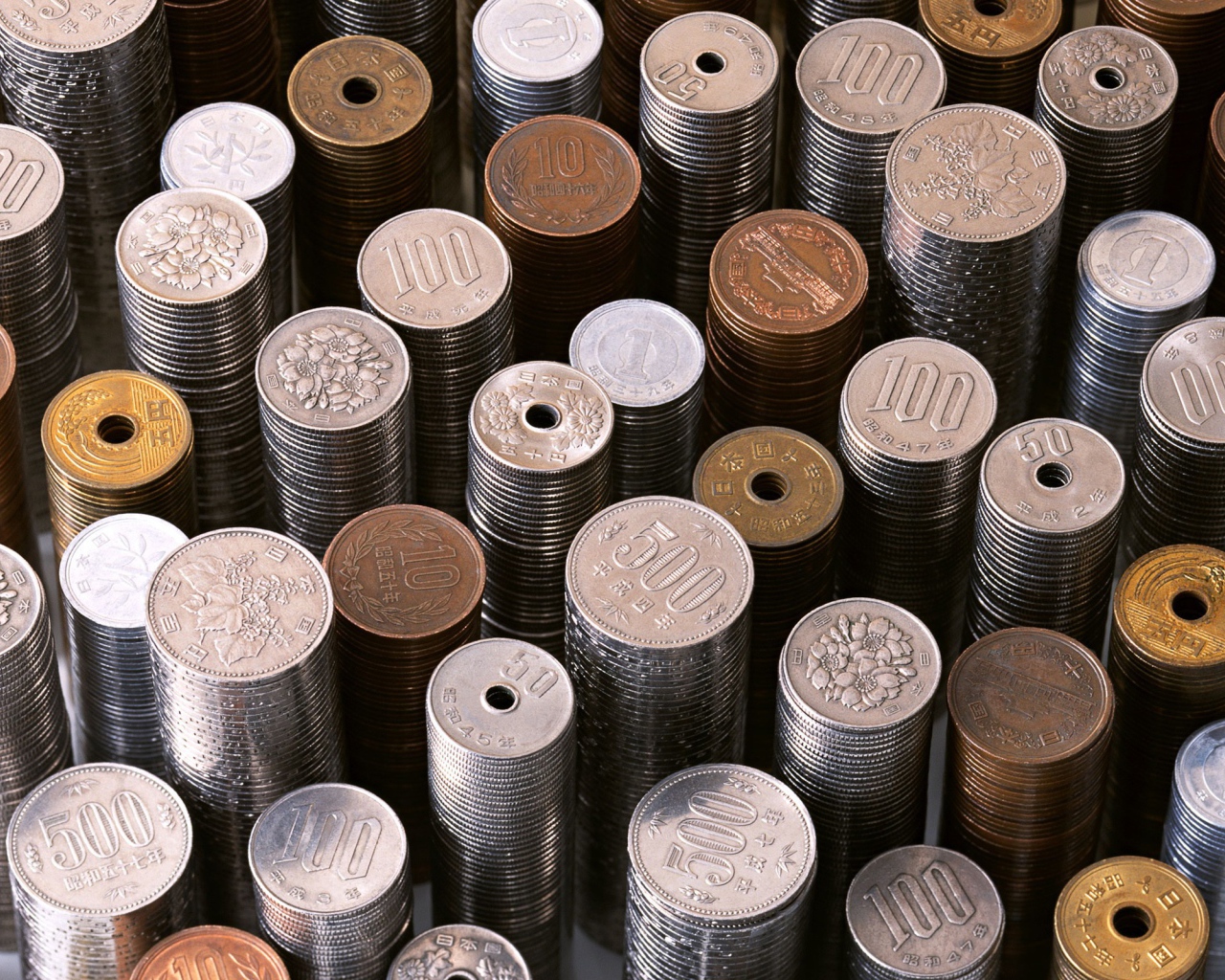 Стопки монет