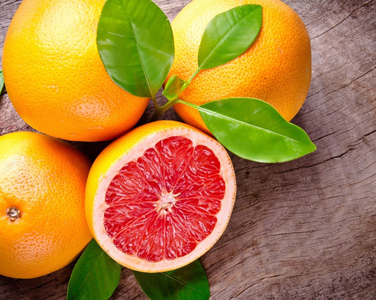 Свежий грейпфрут