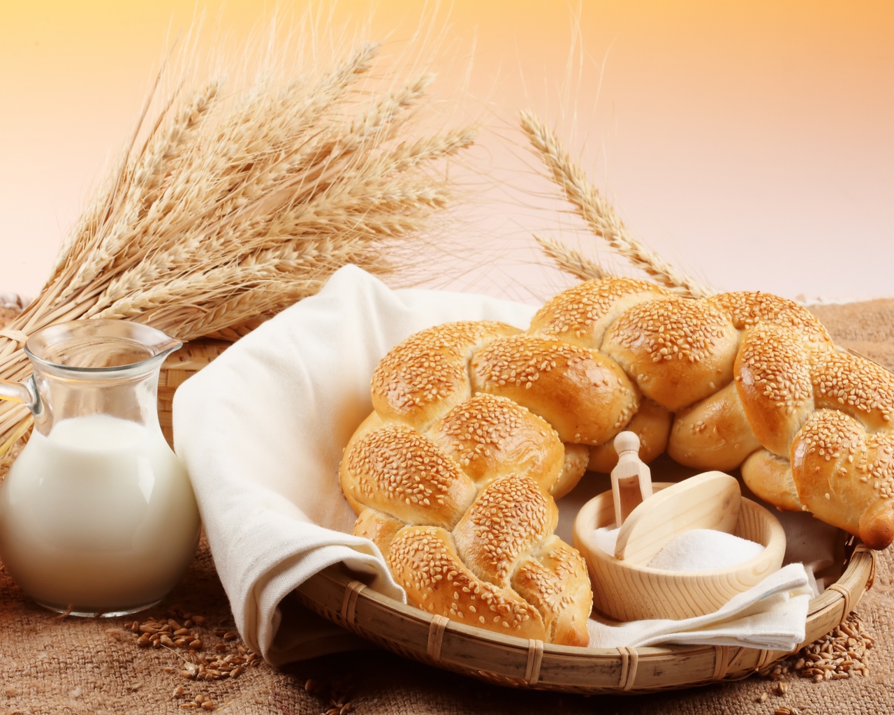 Калач с молоком