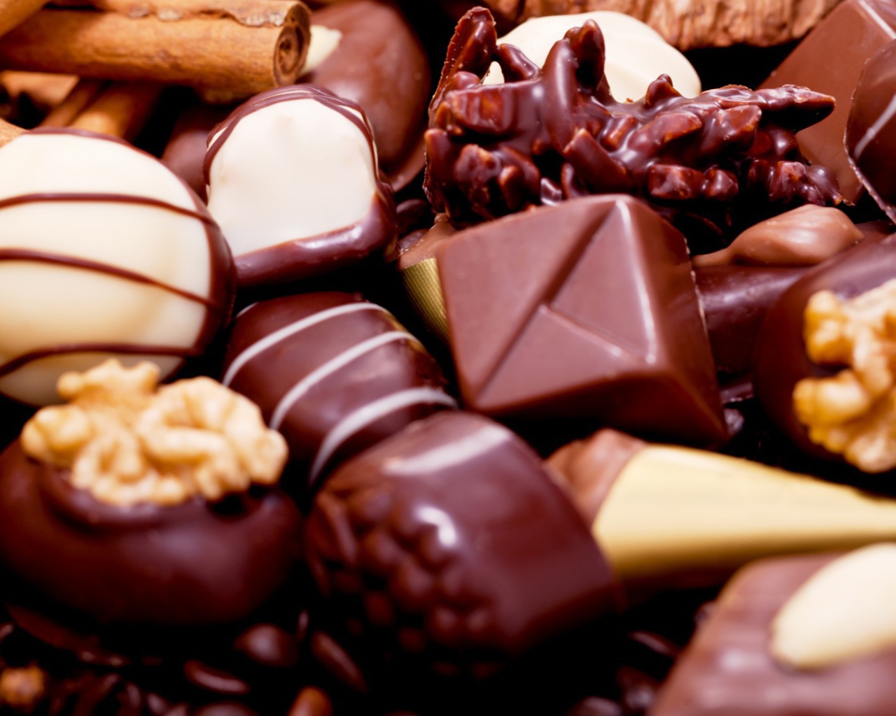 Разнообразные шоколадные конфеты