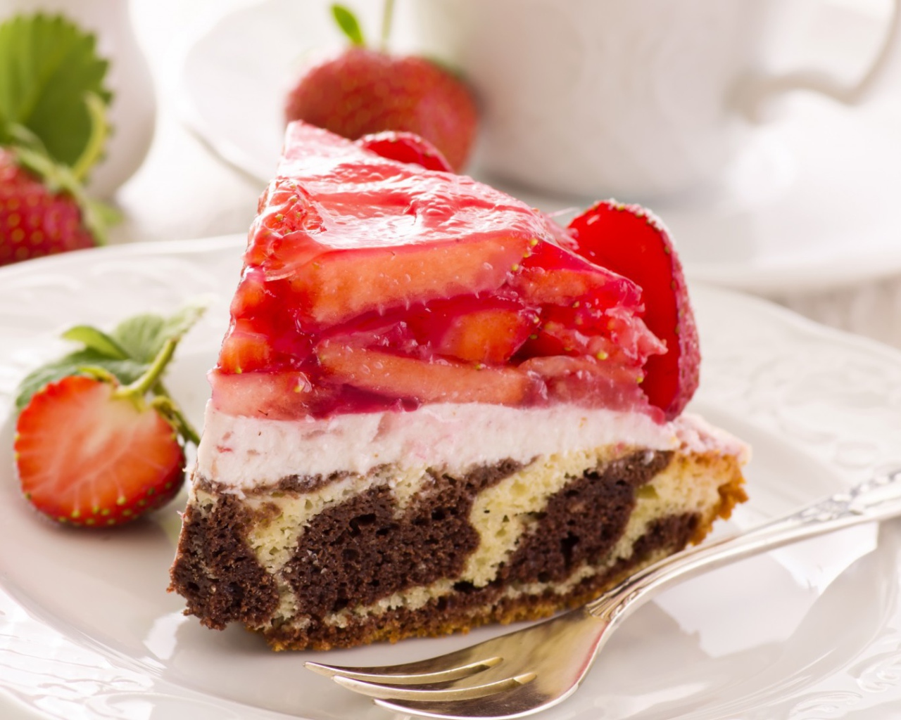 Торт с клубникой