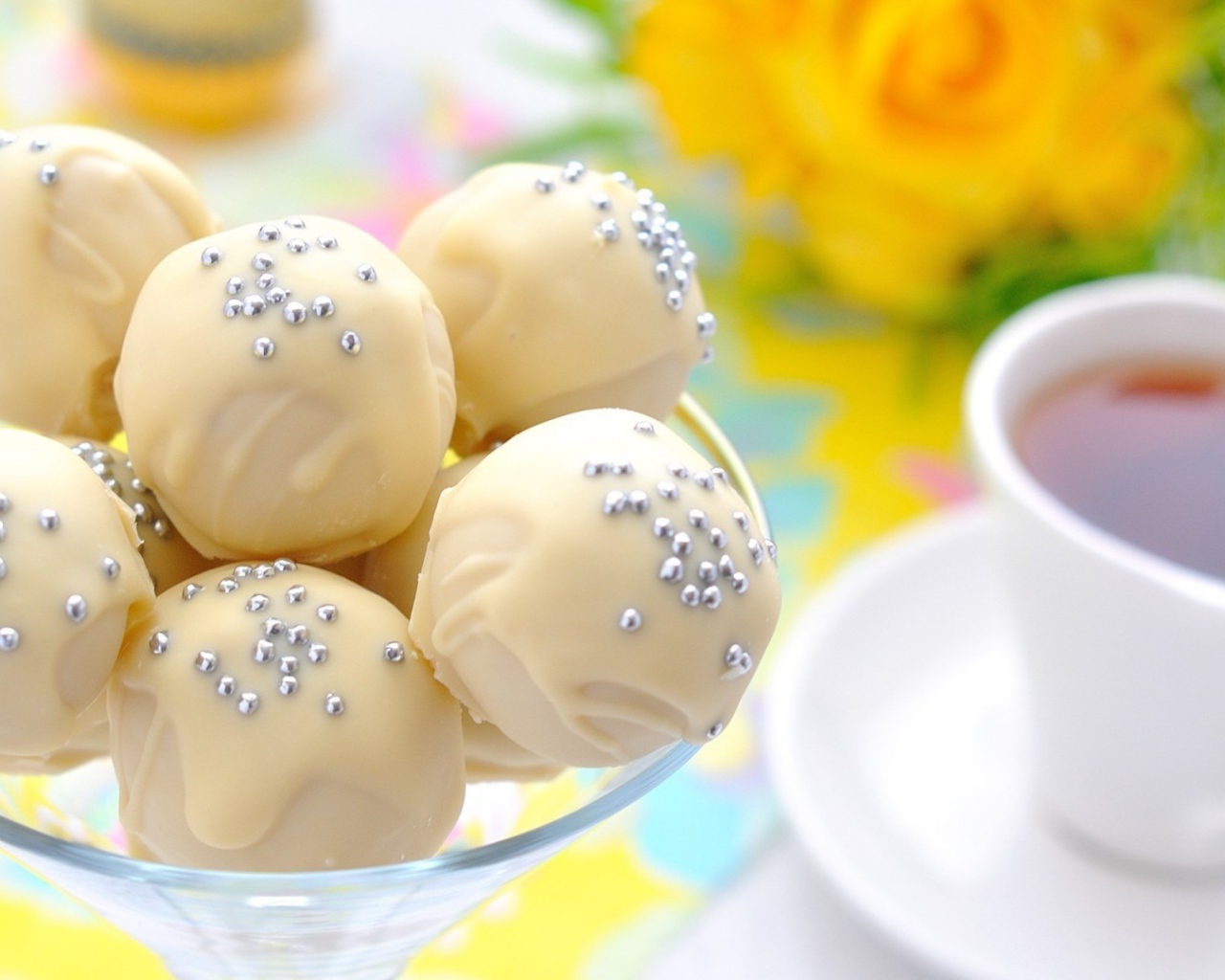 Десерт в белом шоколаде