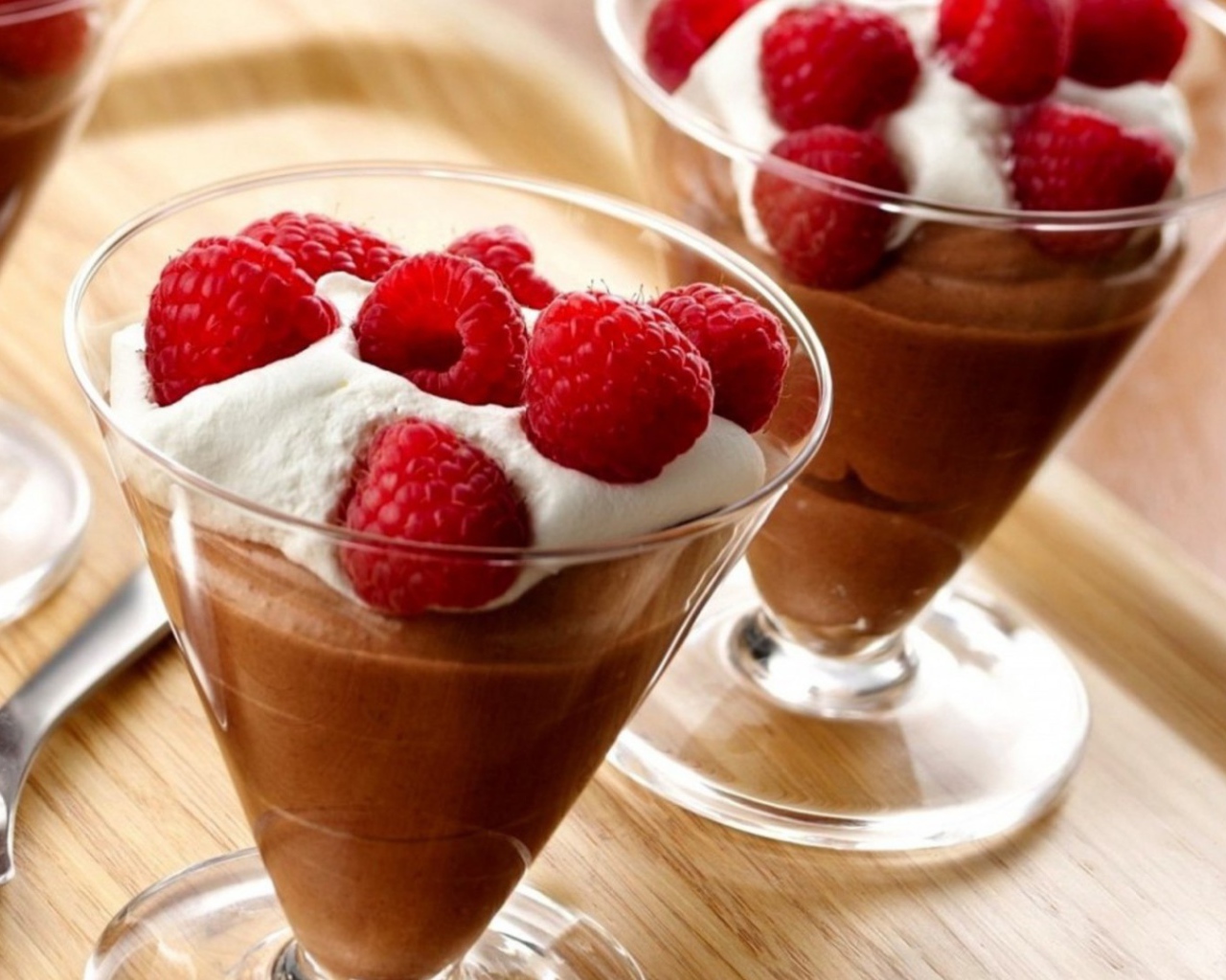 Малиновый десерт