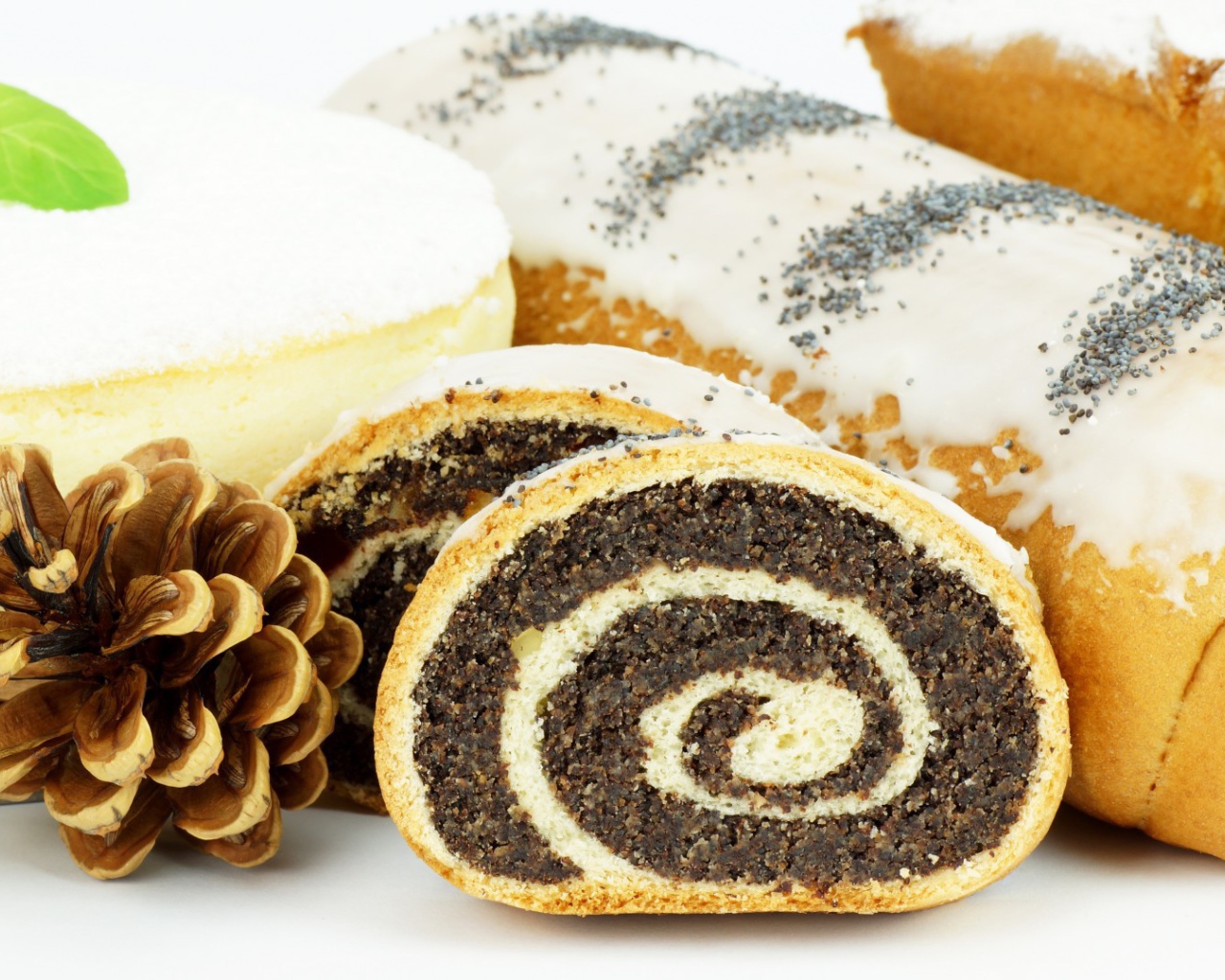 Сладкий рулет с маком