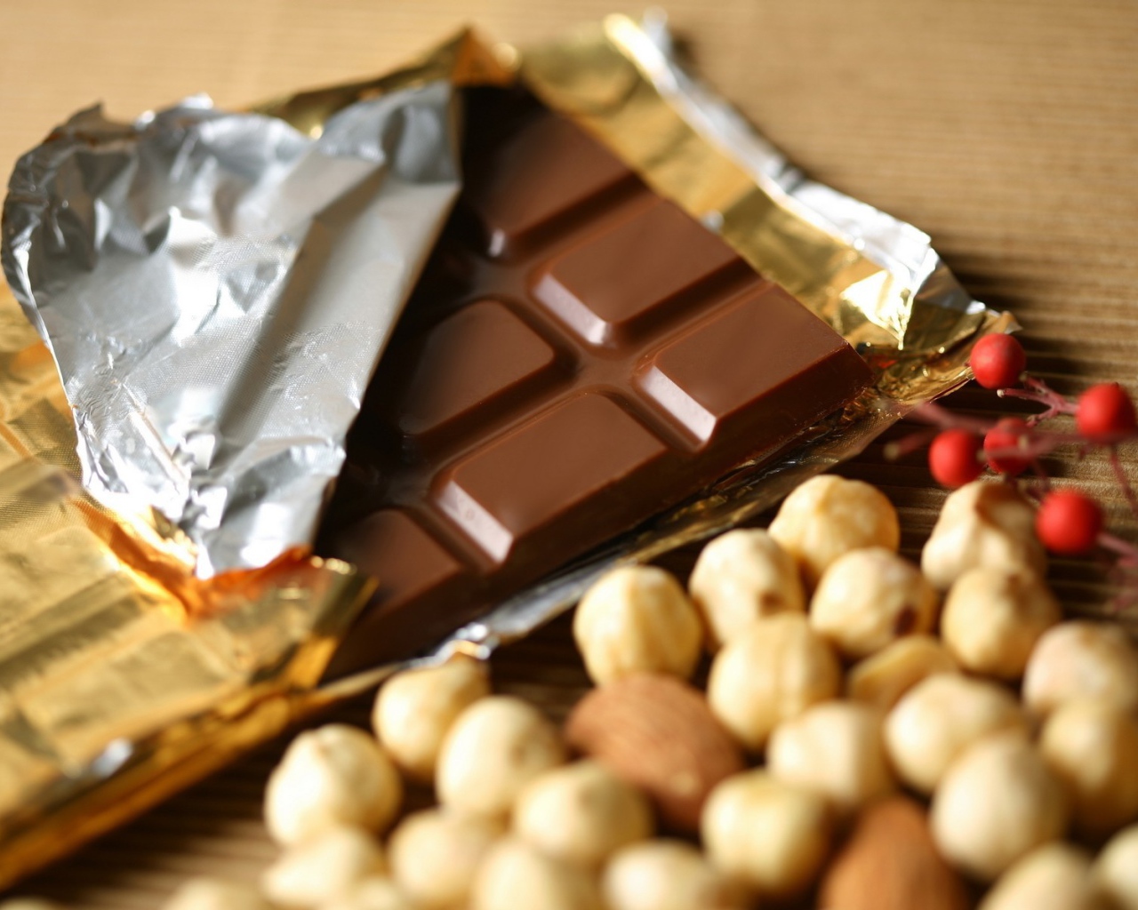 Шоколад с орехами