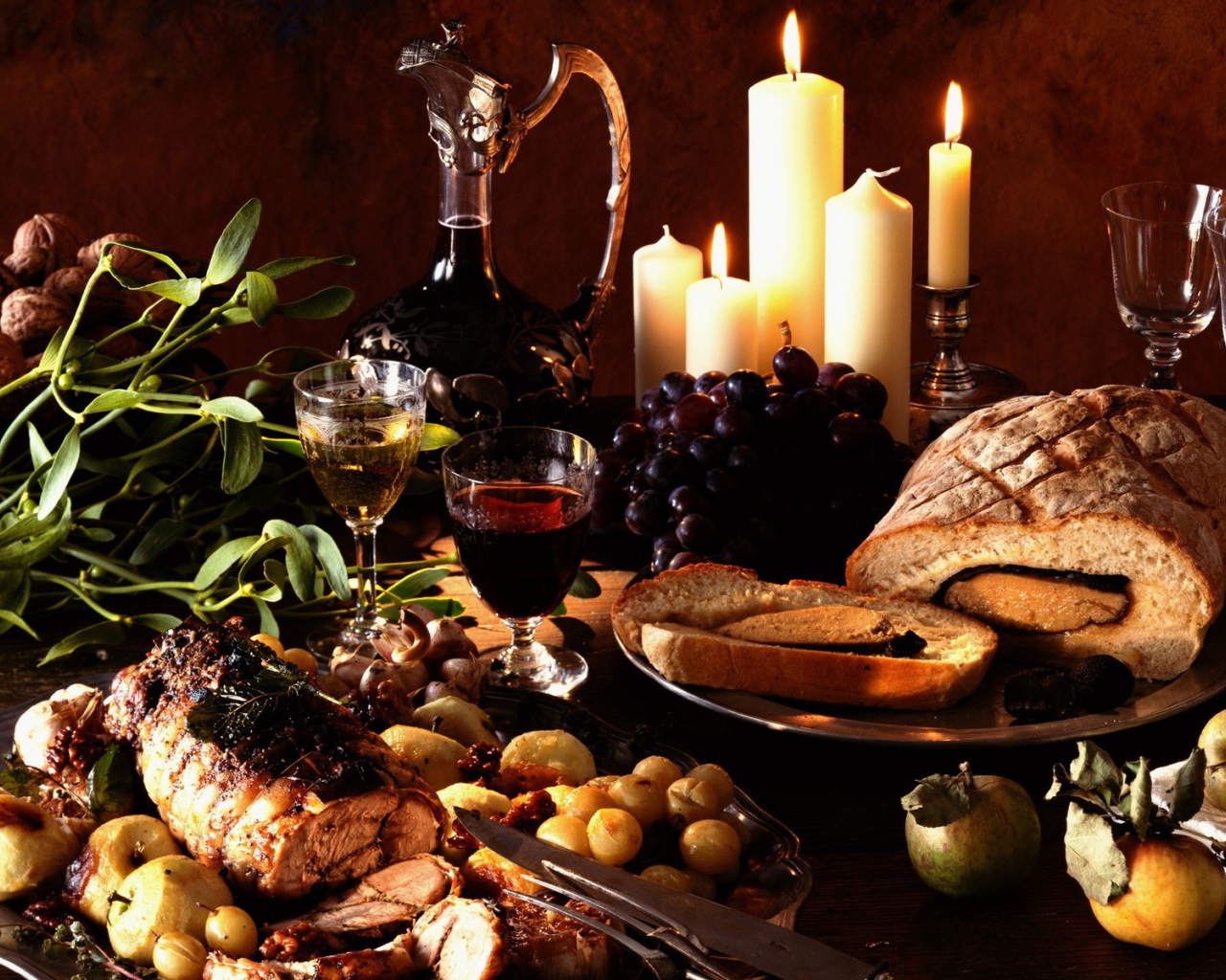 Праздничный стол со свечами