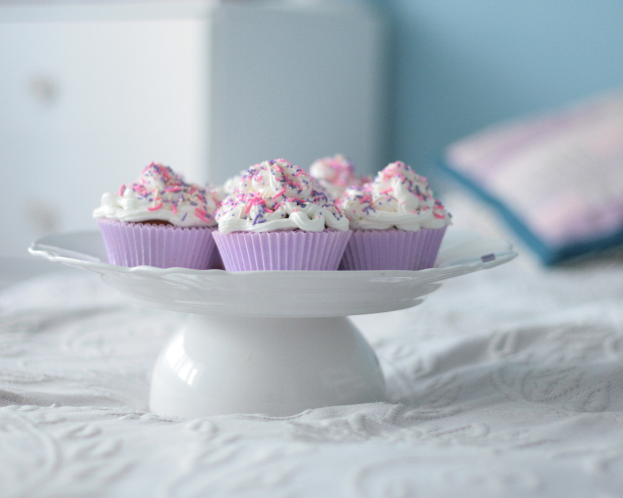 Десерт на кровати