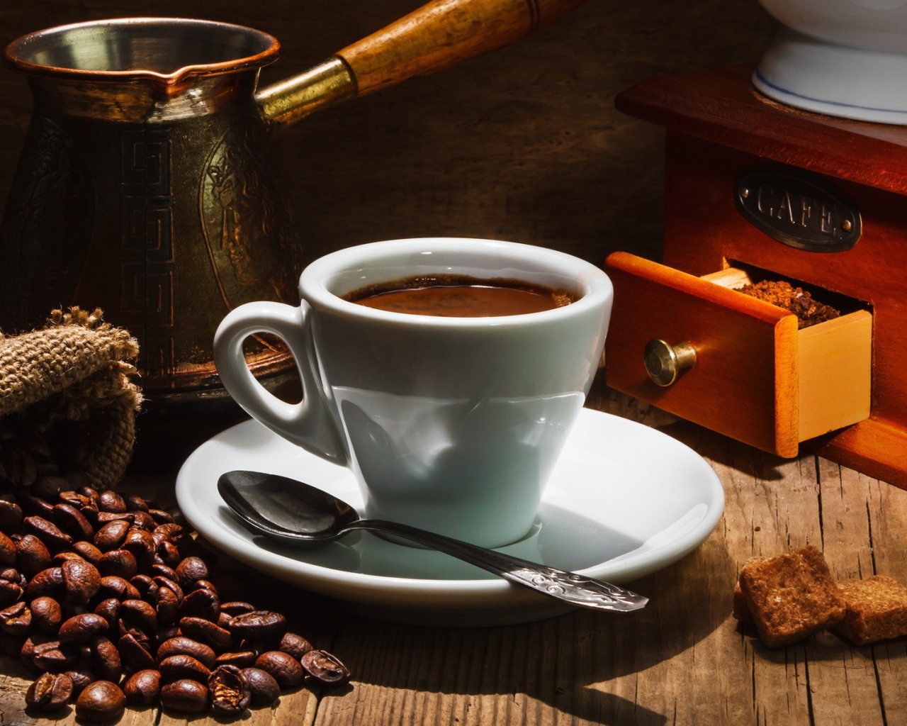 Все что нужно для приготовления кофе