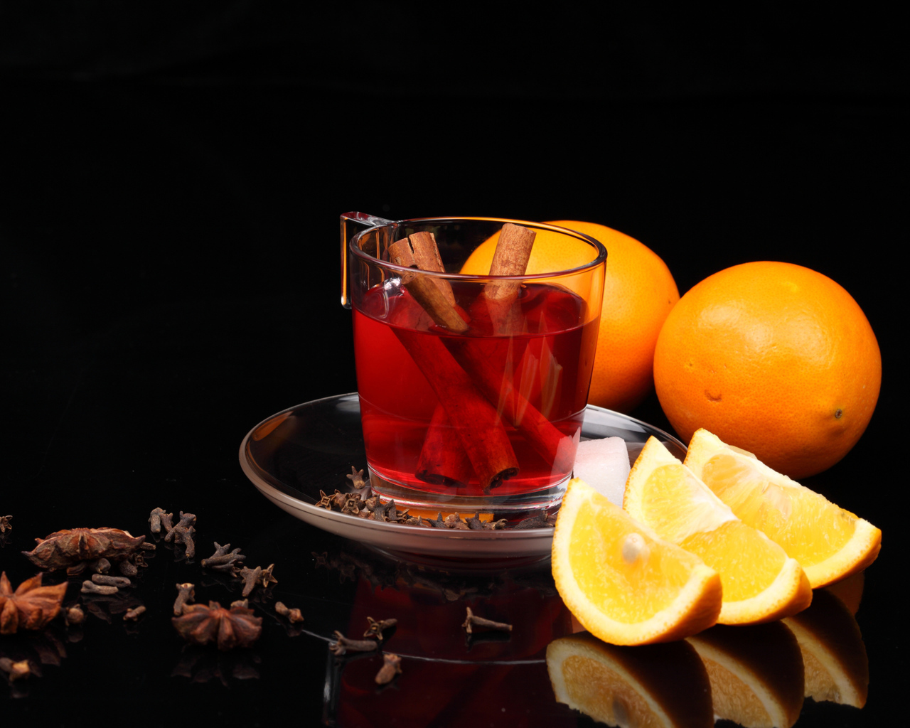 Чашка чая и лимон