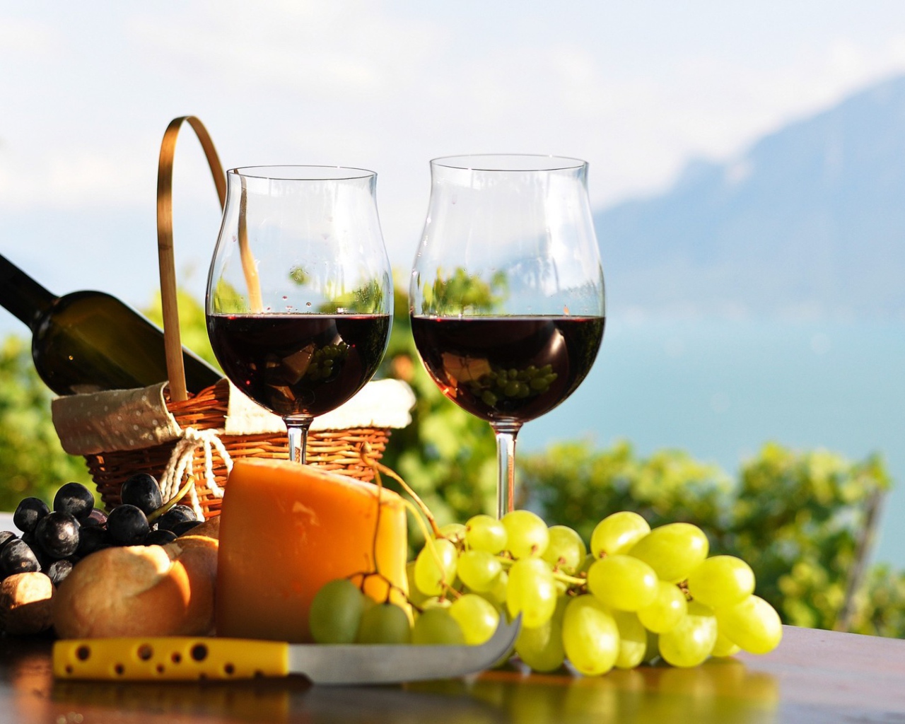 Два бокала вина