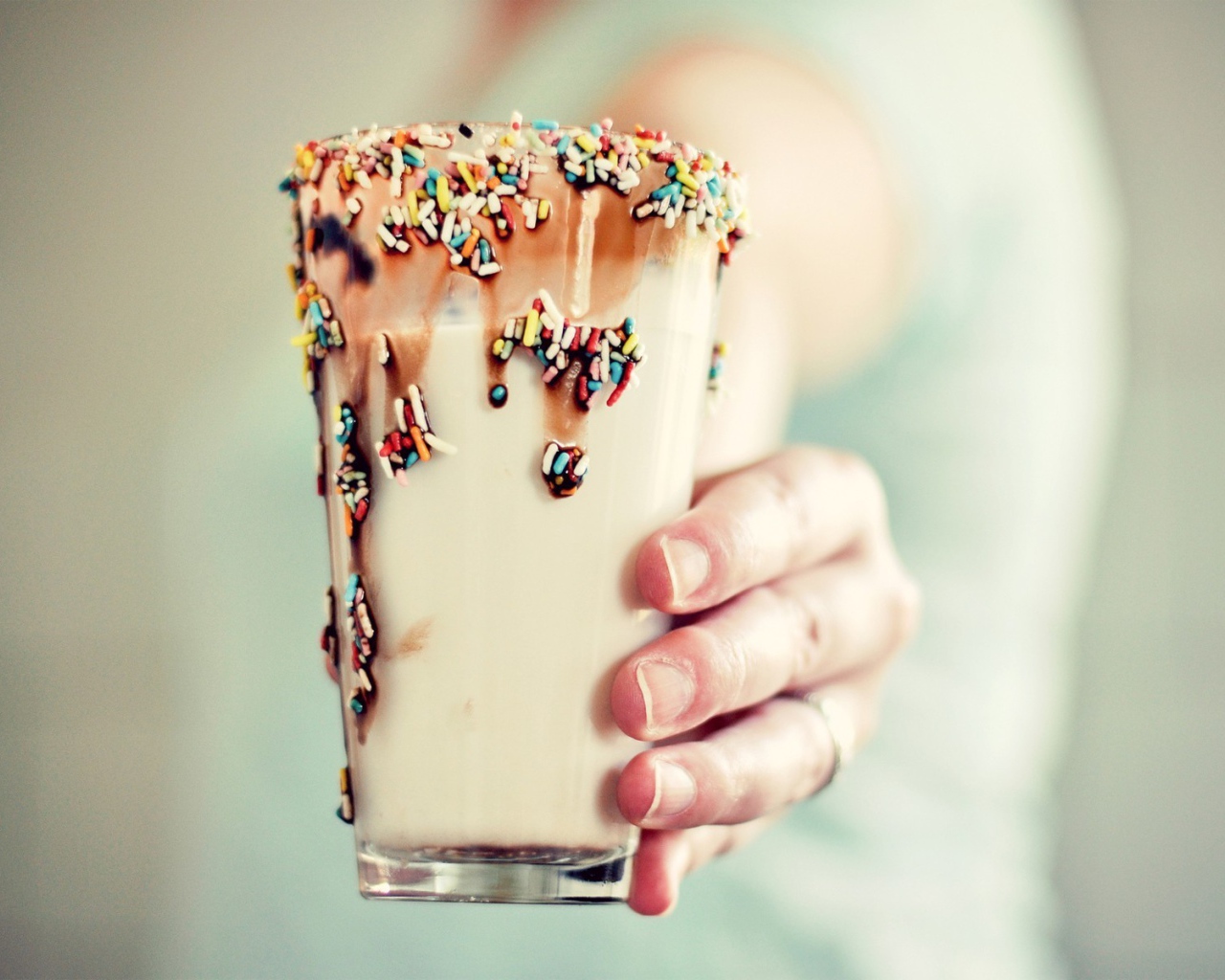 Стакан с коктейлем