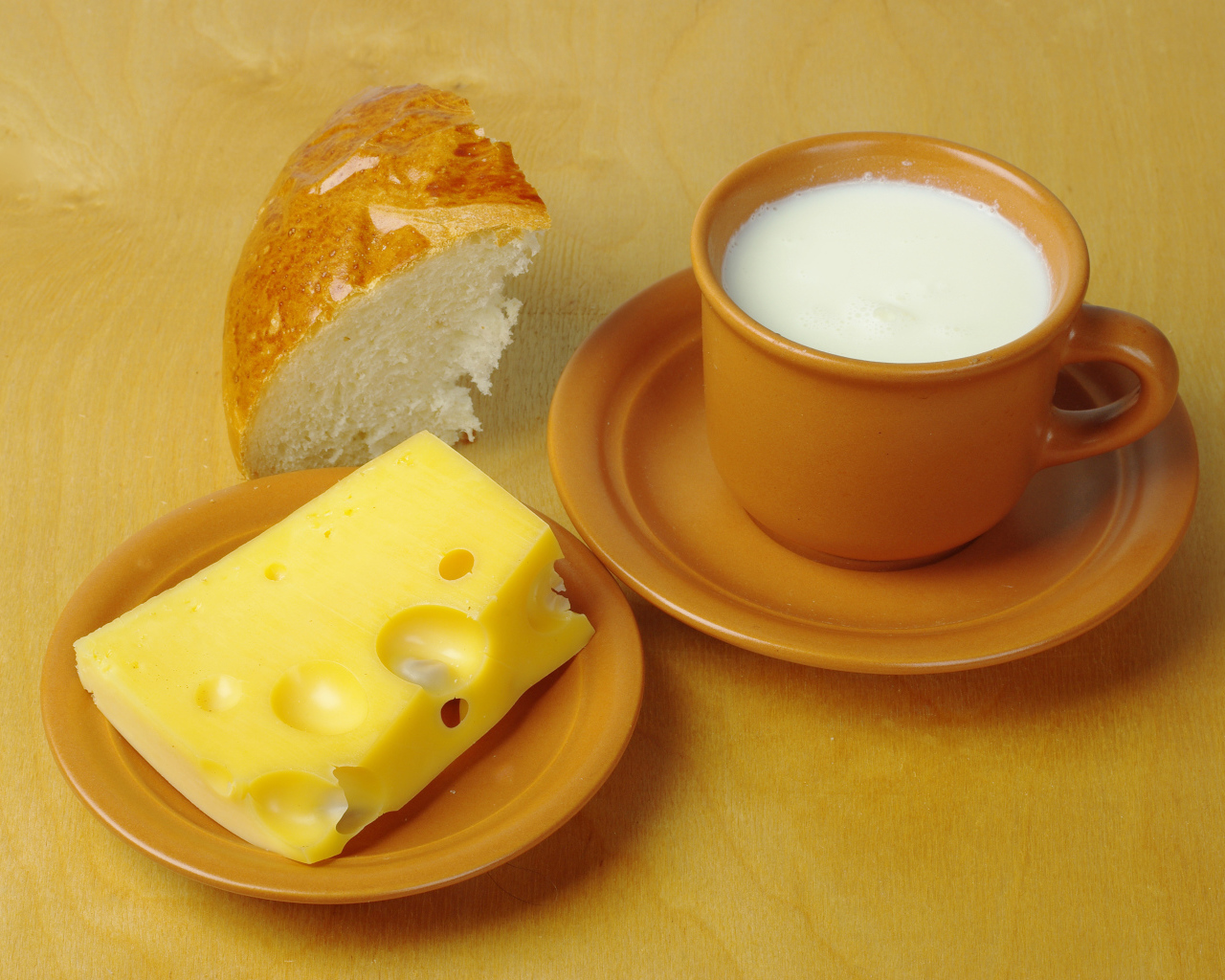Чашка с молоком