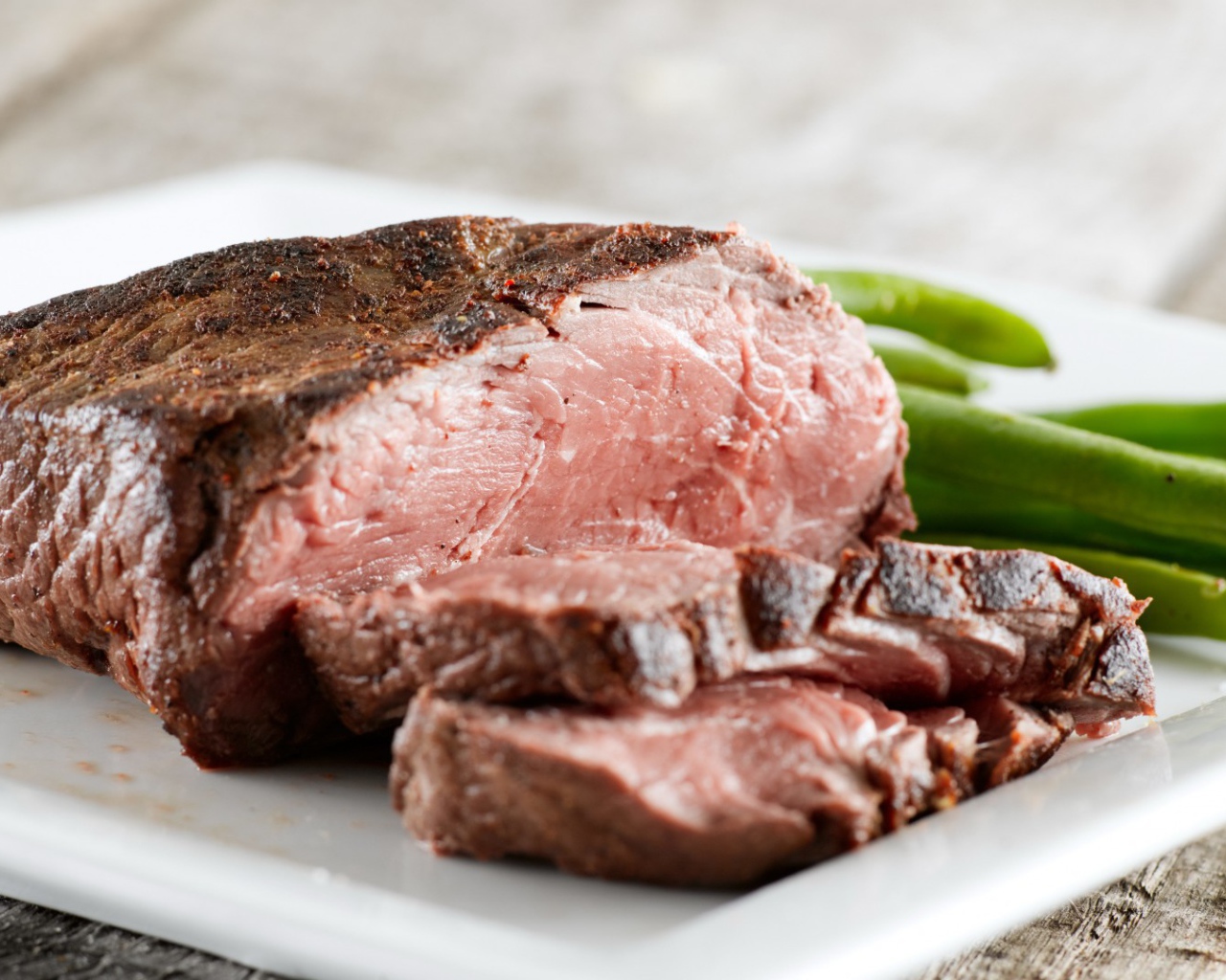 Аппетитный стейк