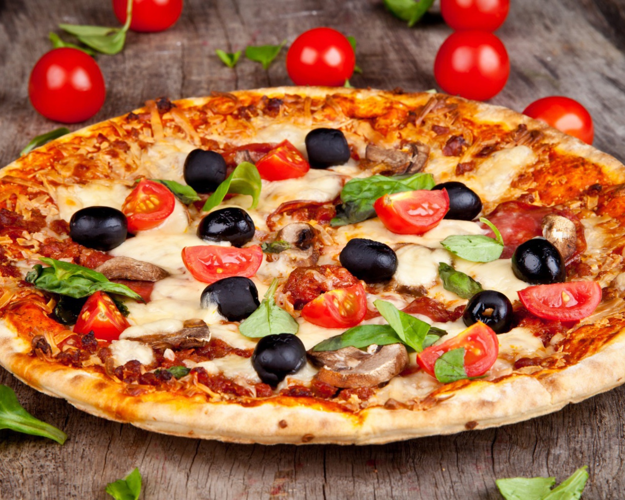 Пицца с помидорами